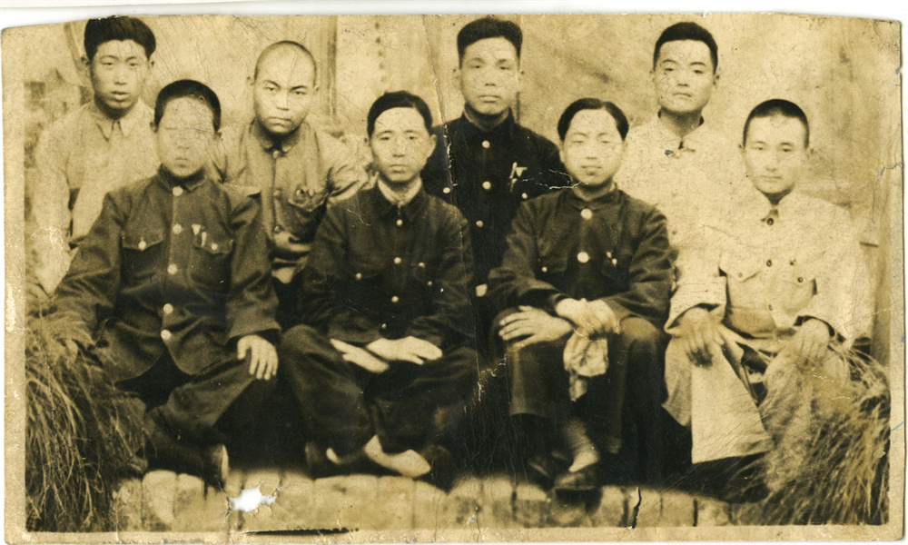 1954年6月开封艺术学校毕业与全校老师合影，恩师班主任张彬（二排右一）兰亭（三排右一）.jpg