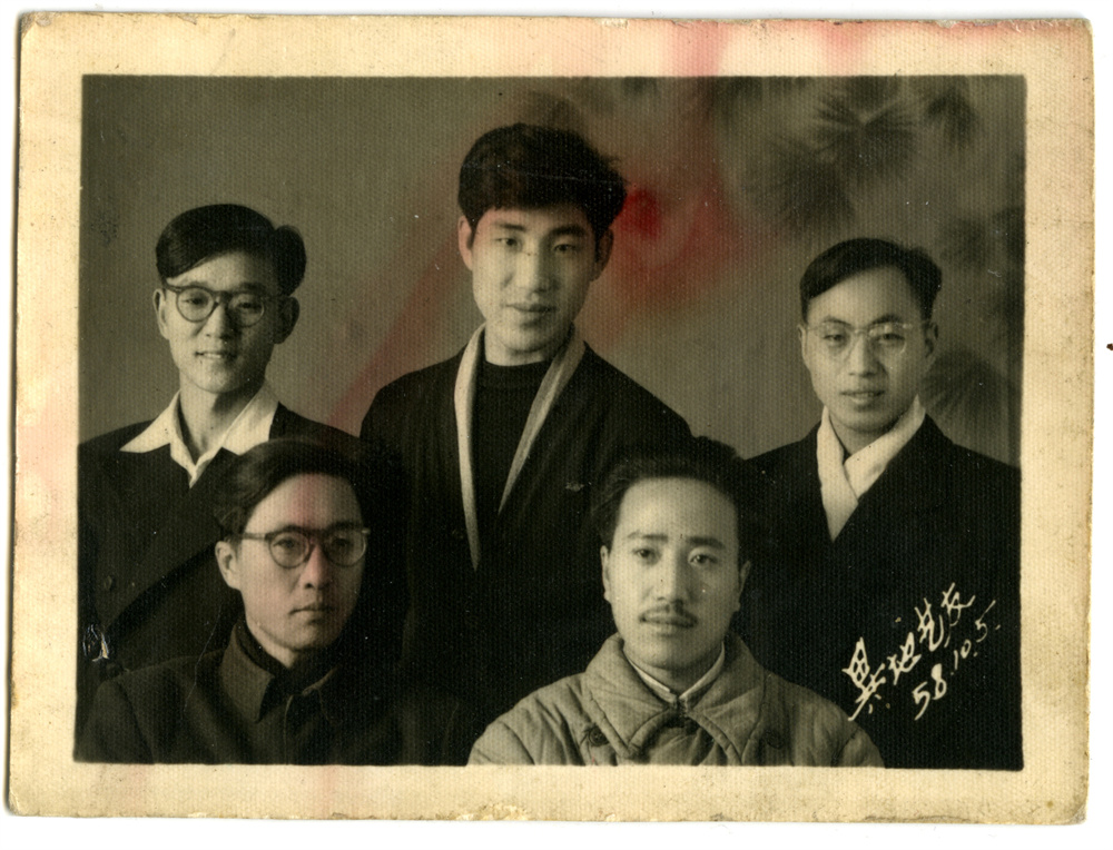 1958年5月黑龙江省下放干校展览馆美术组合影兰亭（二排右一）.jpg