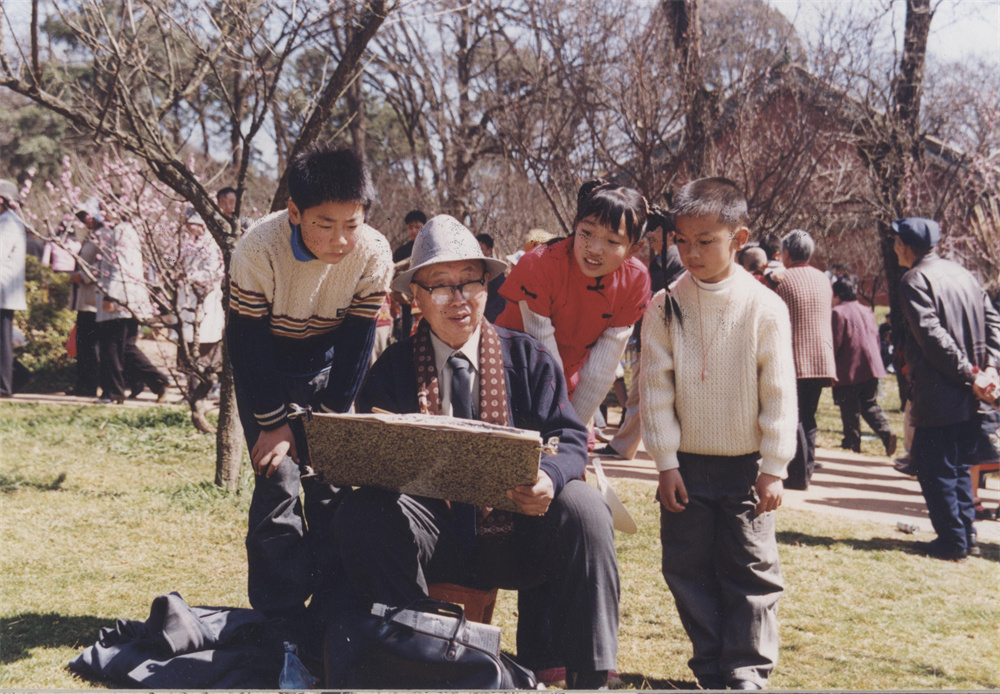 2001-2003年1-3月先后在昆明黑龙潭公园梅园和苏州西山梅园各两次写生.jpg