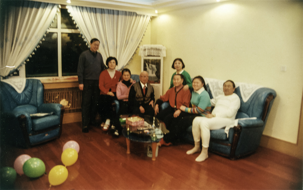 2001年春节全家合影.jpg