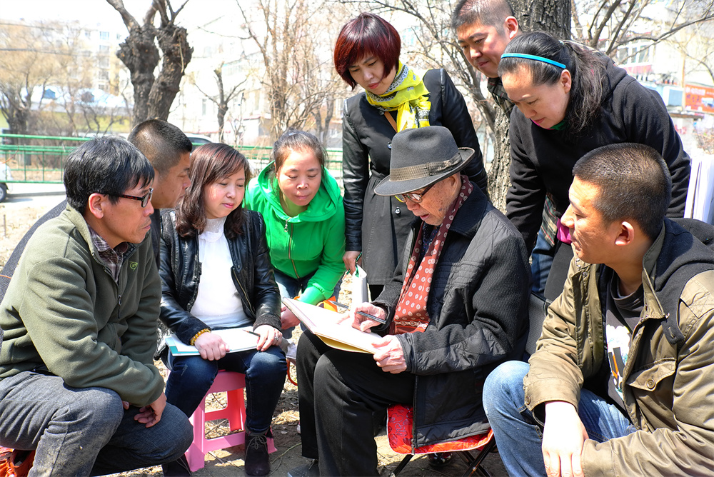2016年于鸡西矿务局南山住宅小花园.jpg